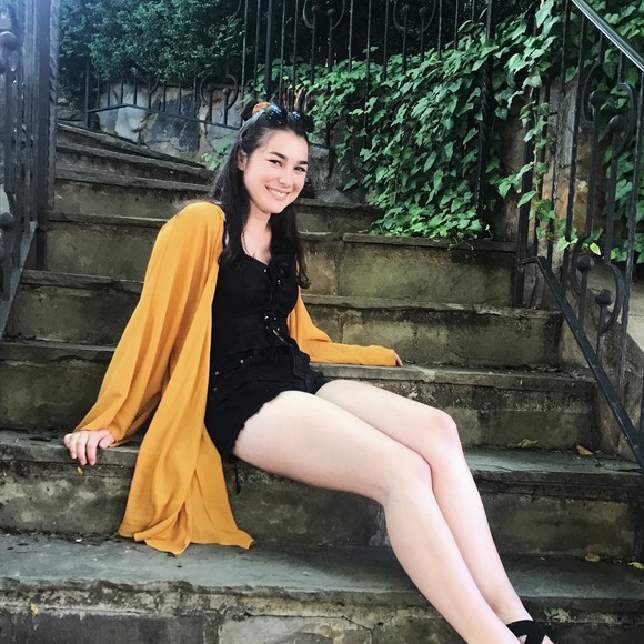 Profile Picture of Amelia Coffey (@amycoffe03) on Poshmark