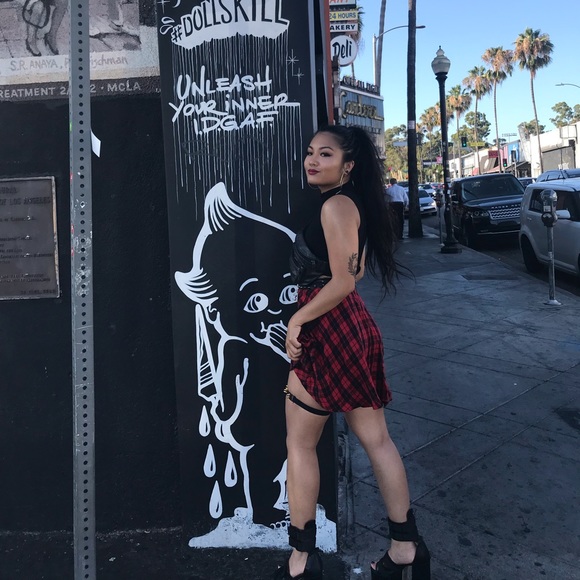 Profile Picture of Nicolette Mabini (@vampirebaee) on Poshmark