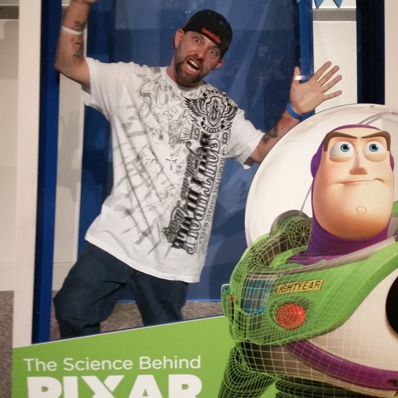 Profile Picture of Todd Sager (@toddsager1976) on Poshmark