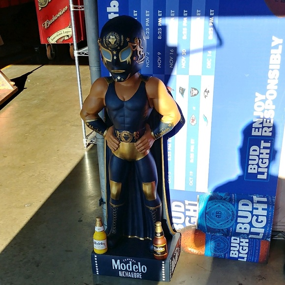 Profile Picture of Alex Arriola (@aarrio) on Poshmark