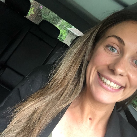 Profile Picture of Laura Chown (@laura_chown) on Poshmark