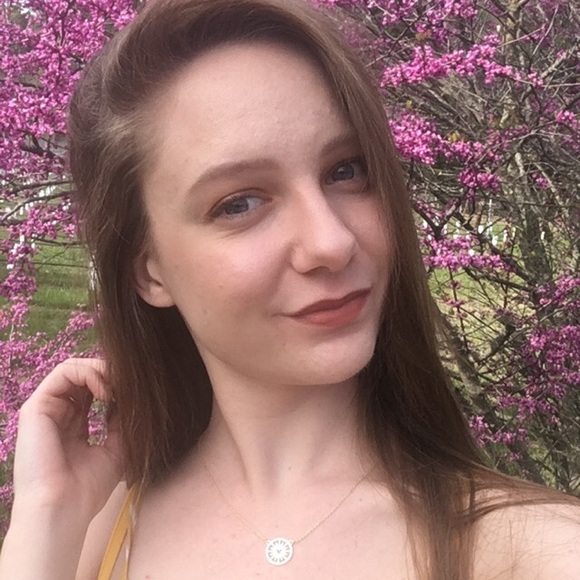 Profile Picture of Dayna Moore (@daynamoore18) on Poshmark