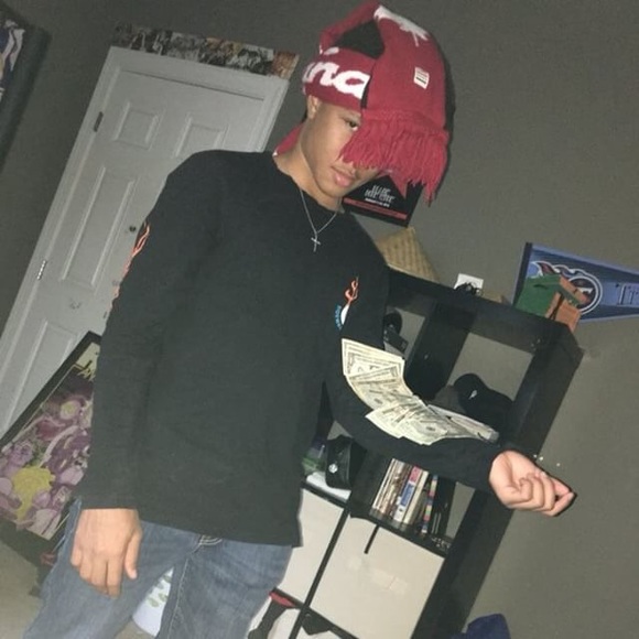 Profile Picture of Milton Thomas (@4100moneymilt) on Poshmark