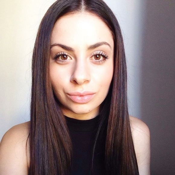 Profile Picture of Olivia Foppiano (@ofoppian) on Poshmark