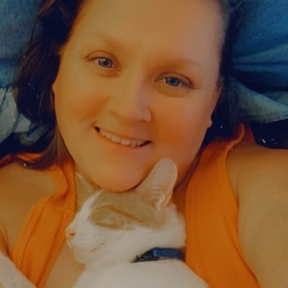 Profile Picture of Bobbie Sebren (@bobbiekay1982) on Poshmark