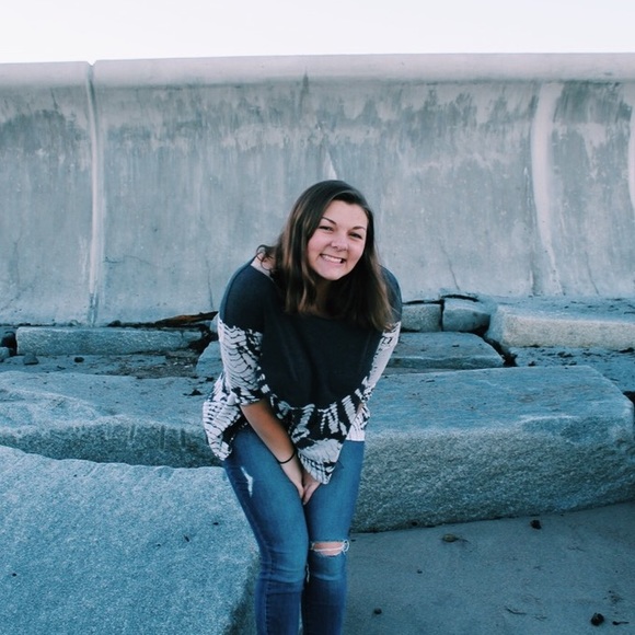 Profile Picture of Isabella Datillo (@isabellad6) on Poshmark