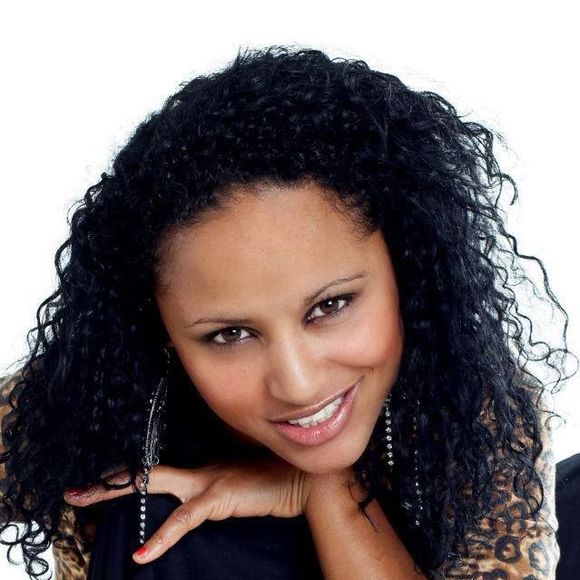 Profile Picture of Evette Beukes (@heizenb) on Poshmark