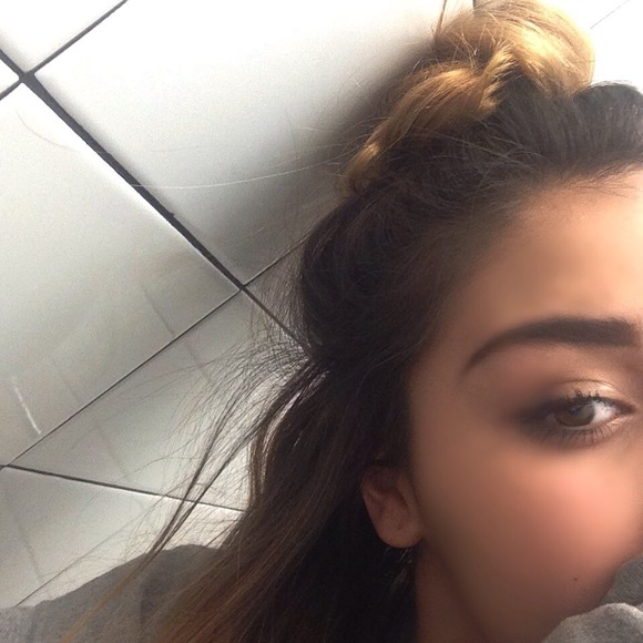 Profile Picture of Alexandra Leanne (@xandraa) on Poshmark
