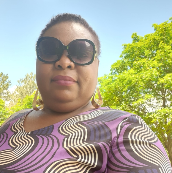 Profile Picture of Faye Johnson (@fayelindaj) on Poshmark