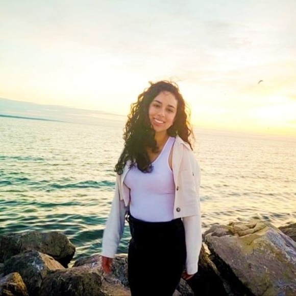 Profile Picture of Shirley Mayorga (@smayorga9) on Poshmark