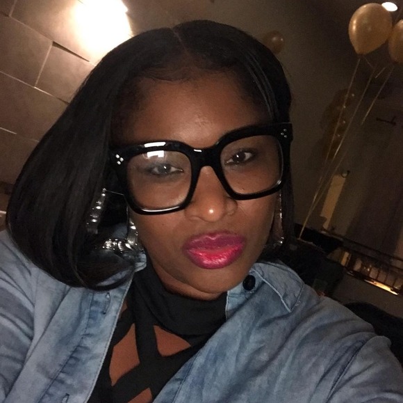Profile Picture of Kasheena Smith (@kasheenasmith) on Poshmark