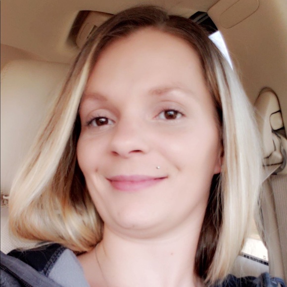 Profile Picture of Samantha Cheek (@scheek85) on Poshmark