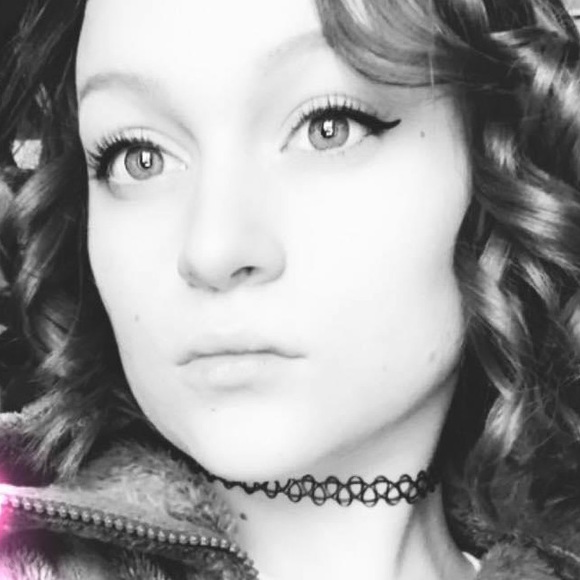 Profile Picture of Hunter nickole Lance (@lilrussiancub) on Poshmark