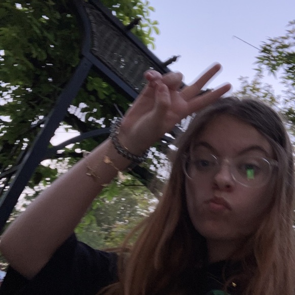 Profile Picture of Alia Pidgeon (@alitist) on Poshmark