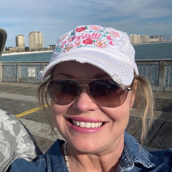 Profile Picture of Carol Williamson (@carolwilliam163) on Poshmark