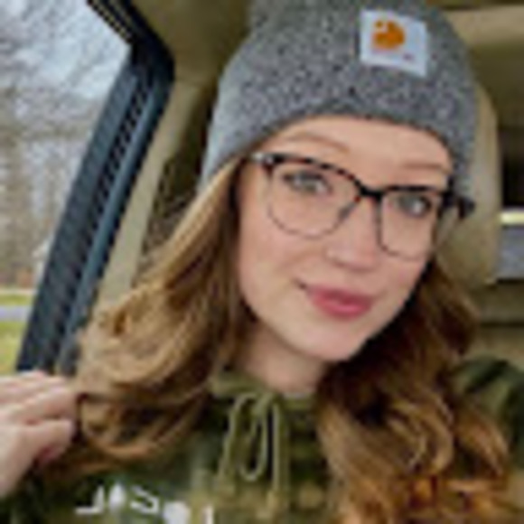 Profile Picture of Hanna Wilson (@hannawilson178) on Poshmark