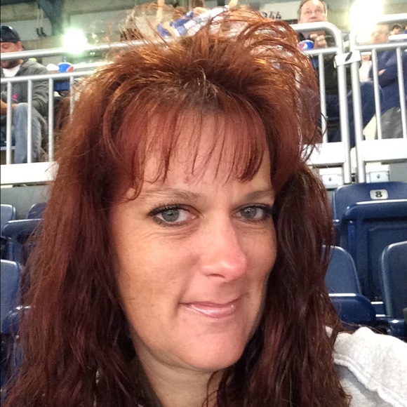 Profile Picture of Tonya Farley (@mumzy1234) on Poshmark