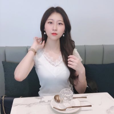 Profile Picture of Jee Won Agnes Lim (@glass_jewel) on Twitter
