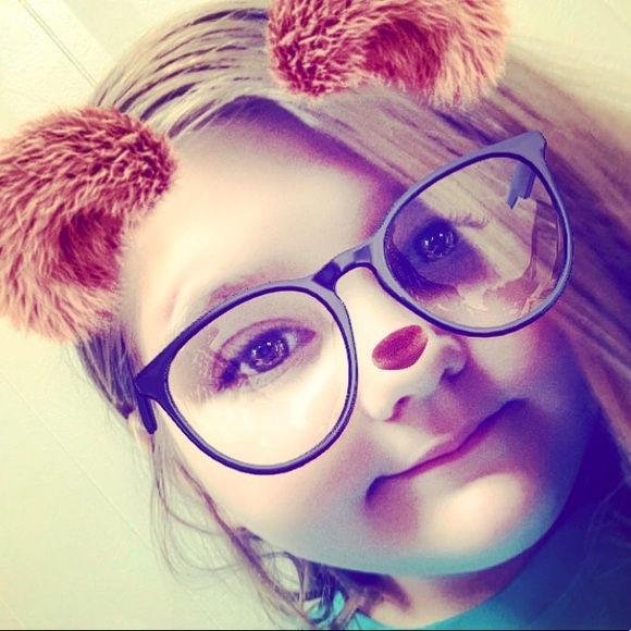 Profile Picture of Alivia Thompson (@liv_love4) on Poshmark