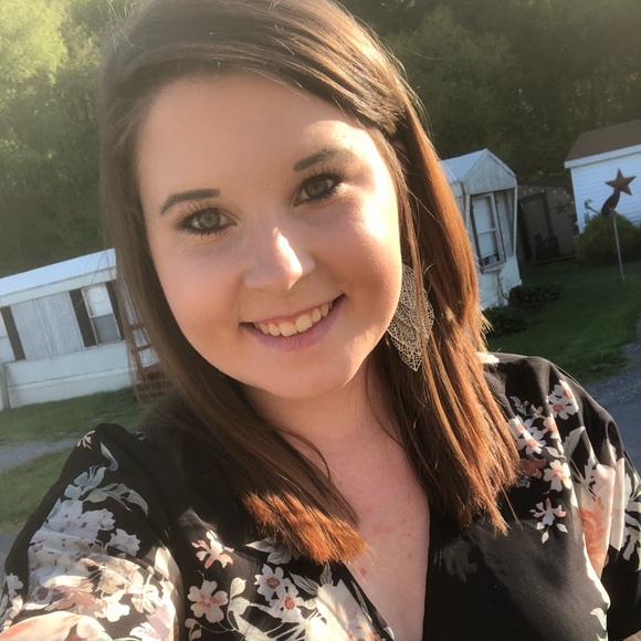 Profile Picture of Taylor Stevenson (@tnoelle17) on Poshmark