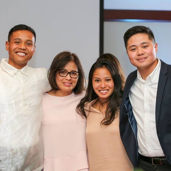 Profile Picture of Maria Colcol (@tess_colcol) on Poshmark