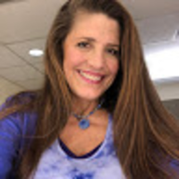 Profile Picture of Theresa Beland (@t_beland) on Poshmark