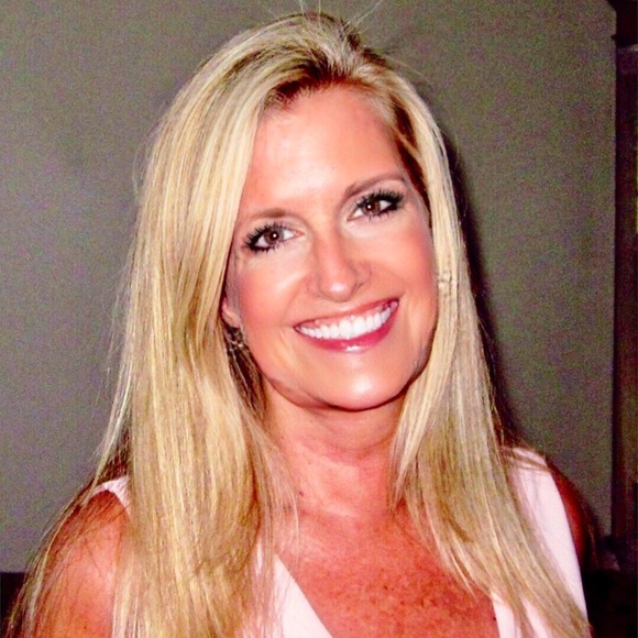 Profile Picture of Karen Canavan (@kmc725) on Poshmark