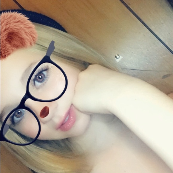 Profile Picture of Alexa Hale (@alexahale1) on Poshmark