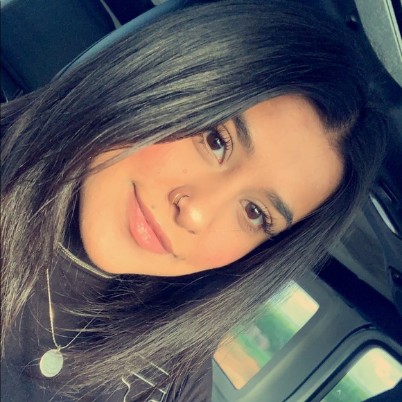 Profile Picture of Isabel Salcedo (@bellsclothes) on Poshmark