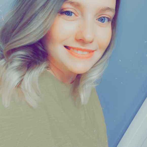 Profile Picture of Chaundre Gareiss (@chaundreg) on Poshmark