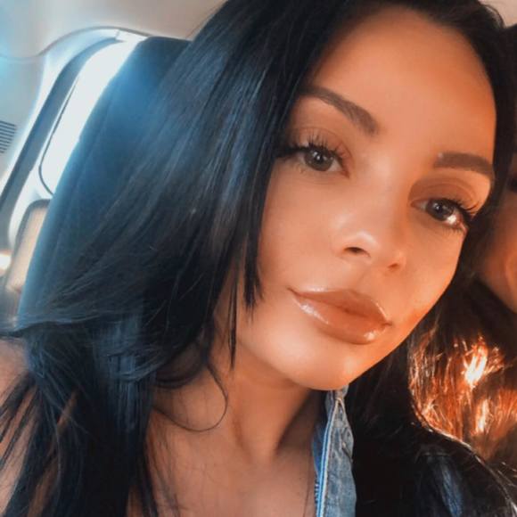 Profile Picture of Effie Kourtis (@escheffler1996) on Poshmark