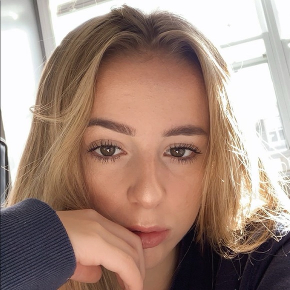 Profile Picture of Ava Chapman (@avachapman665) on Poshmark