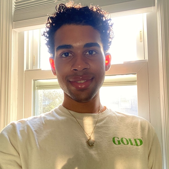 Profile Picture of Brandon Moreta (@moreta_brandon) on Poshmark