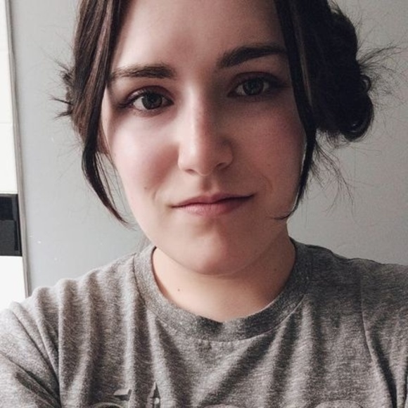 Profile Picture of Emily Enriquez (@shoehobbit) on Poshmark