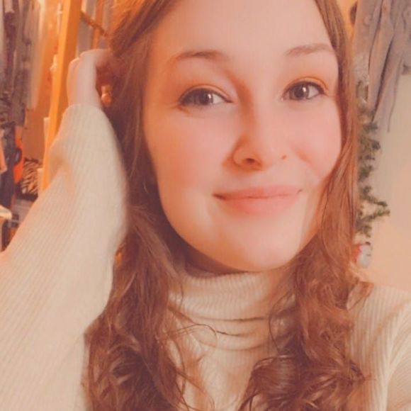 Profile Picture of Annabelle Streff (@daydreaming830) on Poshmark