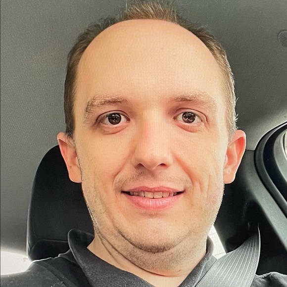 Profile Picture of Thomas Rose (@thetroseshow) on Poshmark