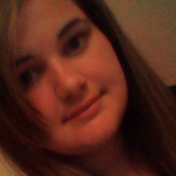 Profile Picture of Stephanie Bielefeldt (@stephaniee21698) on Poshmark