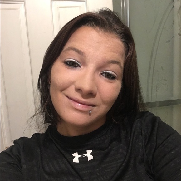 Belinda Utz - Poshmark Profile Picture of Belinda Utz (@utzbelinda) on Poshmark