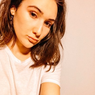 Profile Picture of Ellis☾ (@ellis_paige) on Twitter