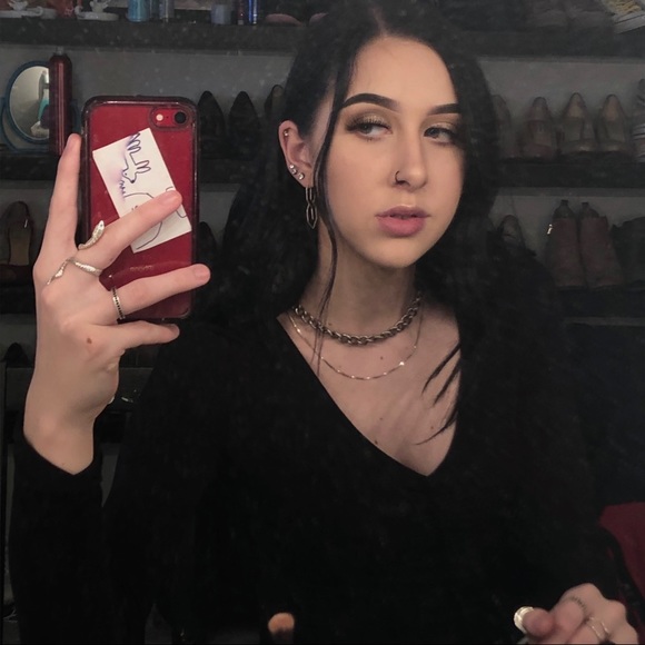 Profile Picture of Megan Shields (@meganshieldz) on Poshmark