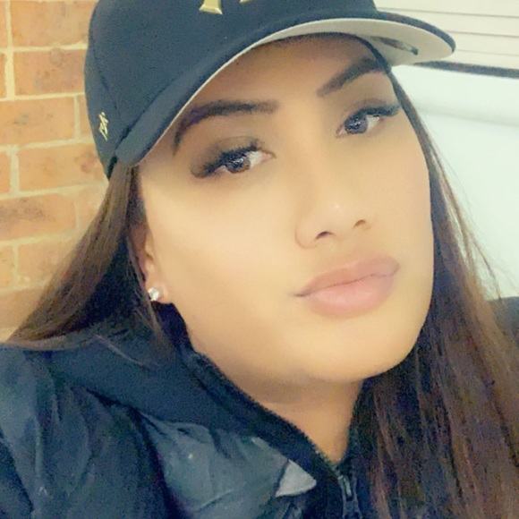 Profile Picture of Lania Tukerangi (@thenameslania) on Poshmark