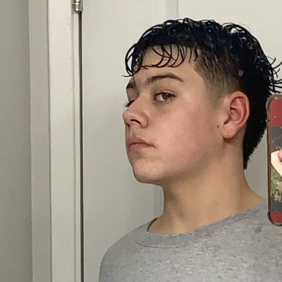 Profile Picture of Daniel Lorenzo (@daniellorenz736) on Poshmark