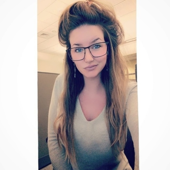 Profile Picture of Lindsey Fowler (@lindseyf612) on Poshmark