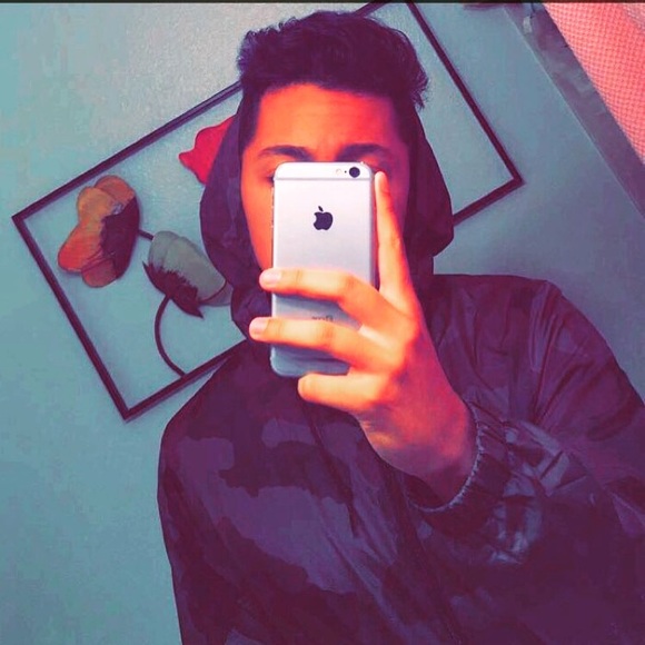 Profile Picture of Adrian Sebastian (@adrianxcbass) on Poshmark