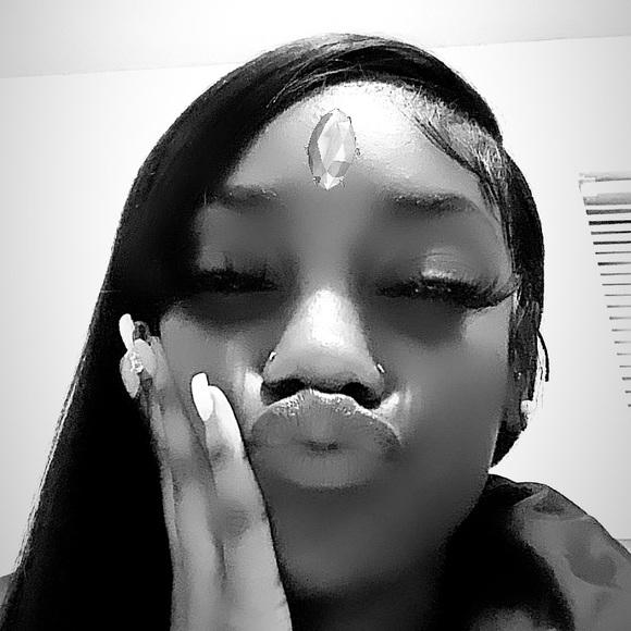 Profile Picture of Carmellaa Patterson (@carmellaalashae) on Poshmark