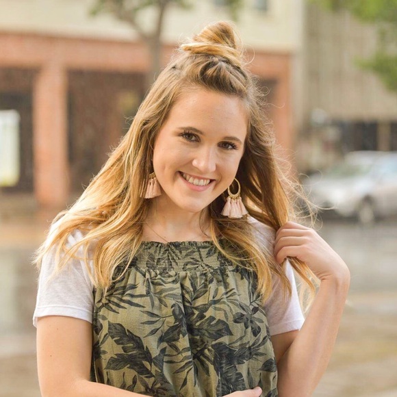 Profile Picture of Candice Faulkenberry (@candice_lee) on Poshmark