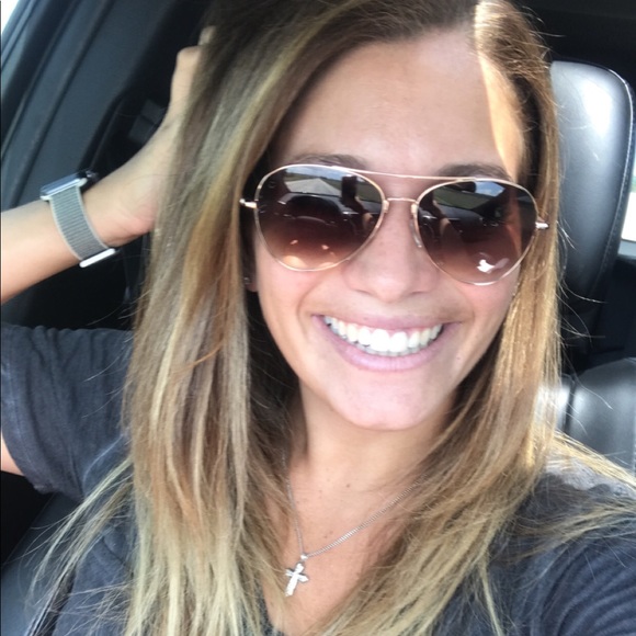 Profile Picture of Lexi Panagopoulos (@apanagop) on Poshmark