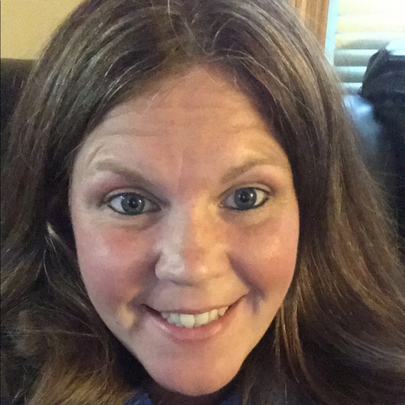 Profile Picture of Kelly Sveen (@sveen3) on Poshmark