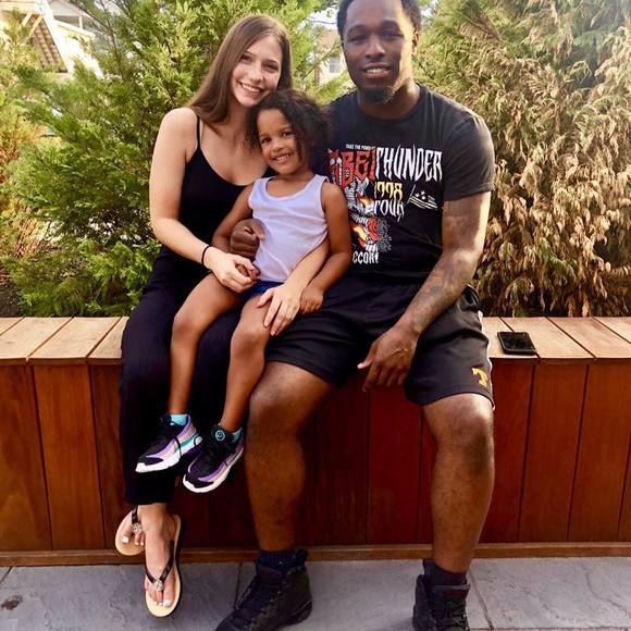 Profile Picture of Miranda Heinrich (@mirandalee0810) on Poshmark