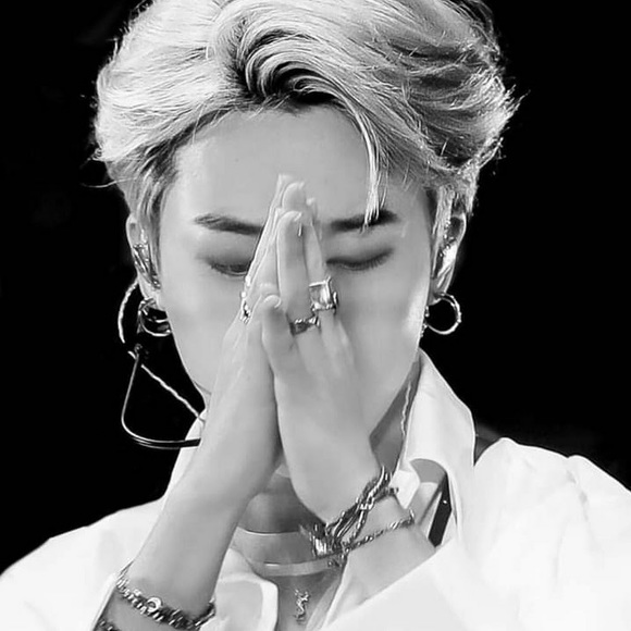 Profile Picture of Yo_ongi Verse (@yo_ongiverse) on Poshmark